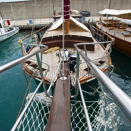 Melisa A Botel